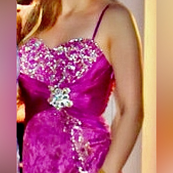 100% Customized & Completely Tailor-Made Dress Gown👗💃👠 (Small) in: Fuchsia🩷✨ - Picture 4 of 4